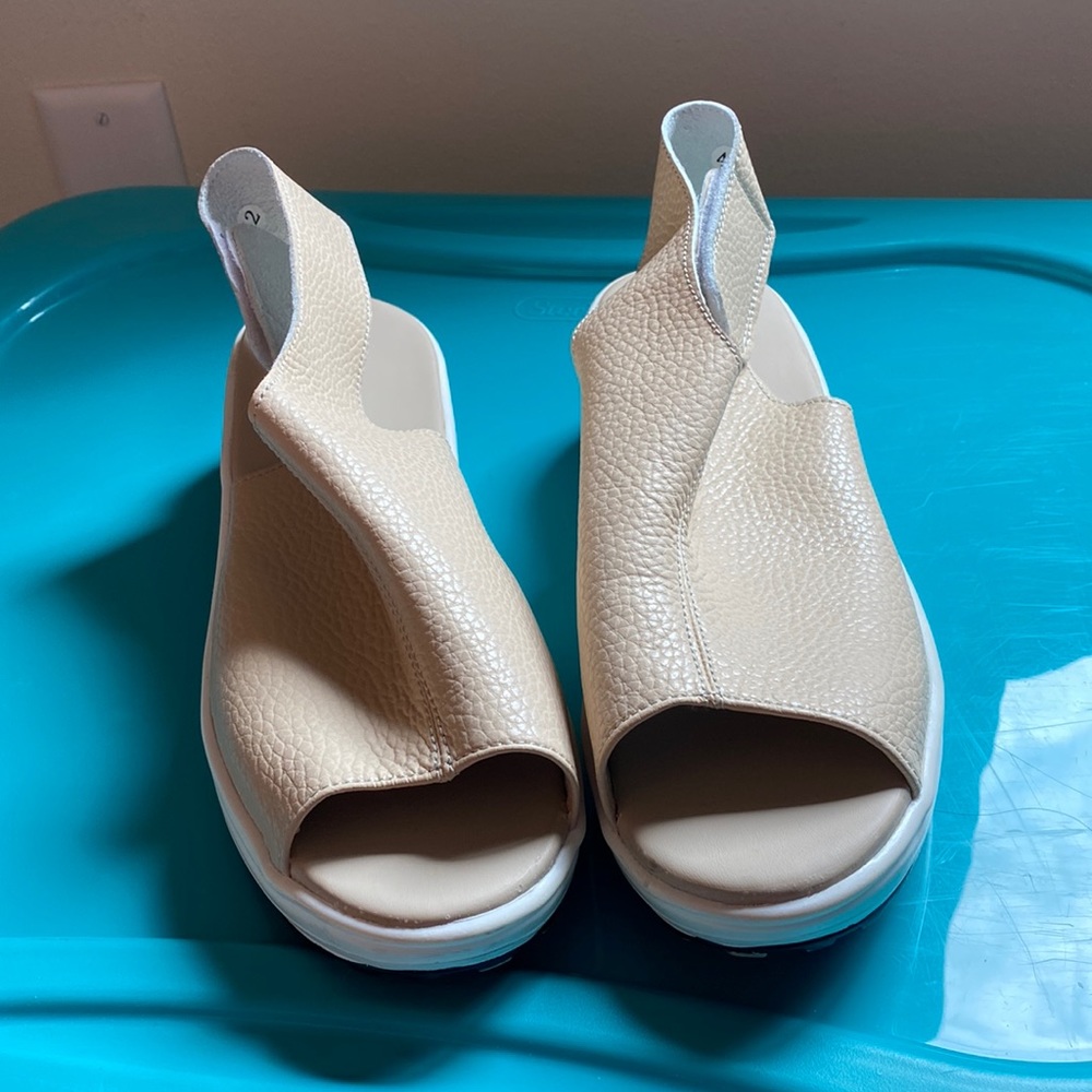 SOLD😎Shake sandals size 42